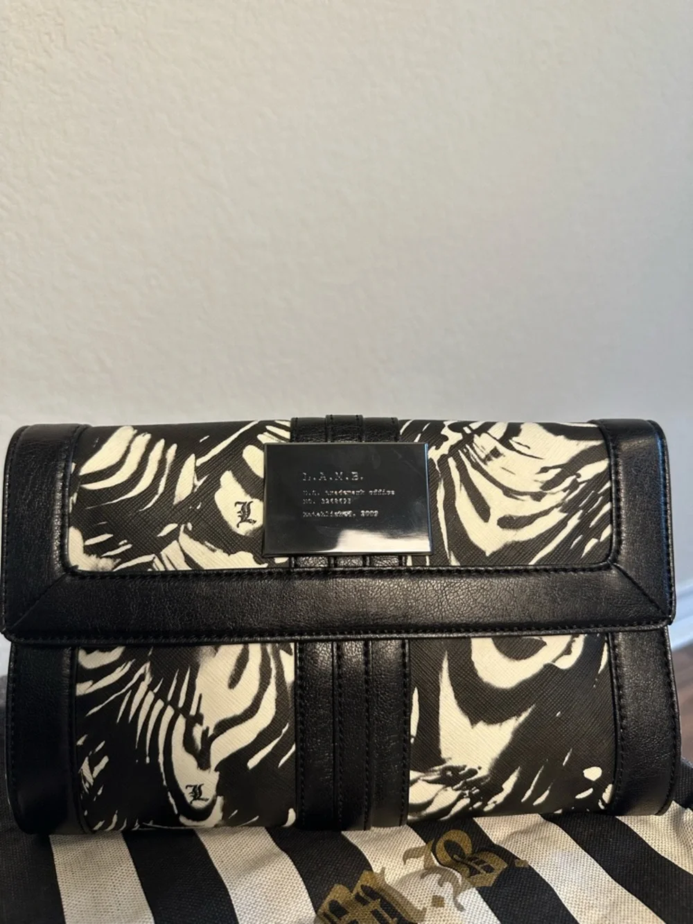 NWT L.A.M.B. Newcombe Black White Graphic Clutch Bag w/ Dust Bag Y2K Vintage - Picture 3 of 9